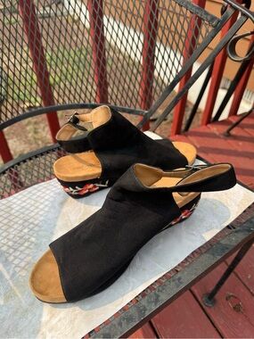 Black Swede  Comfortview , Open-Toe Wedge Sandals with Floral Heel, Size 10 WW.